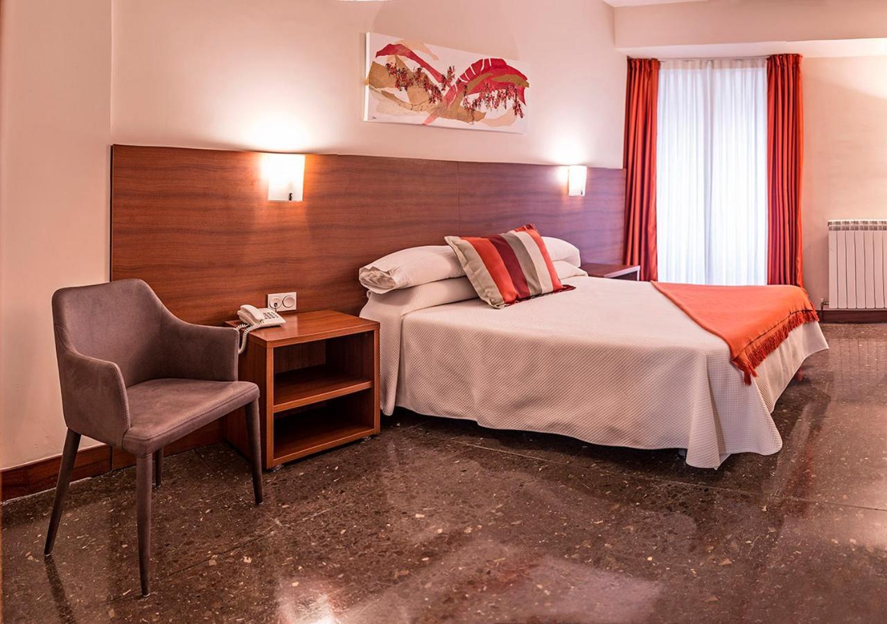 Hotel Txartel Lasarte Oria ภายนอก รูปภาพ