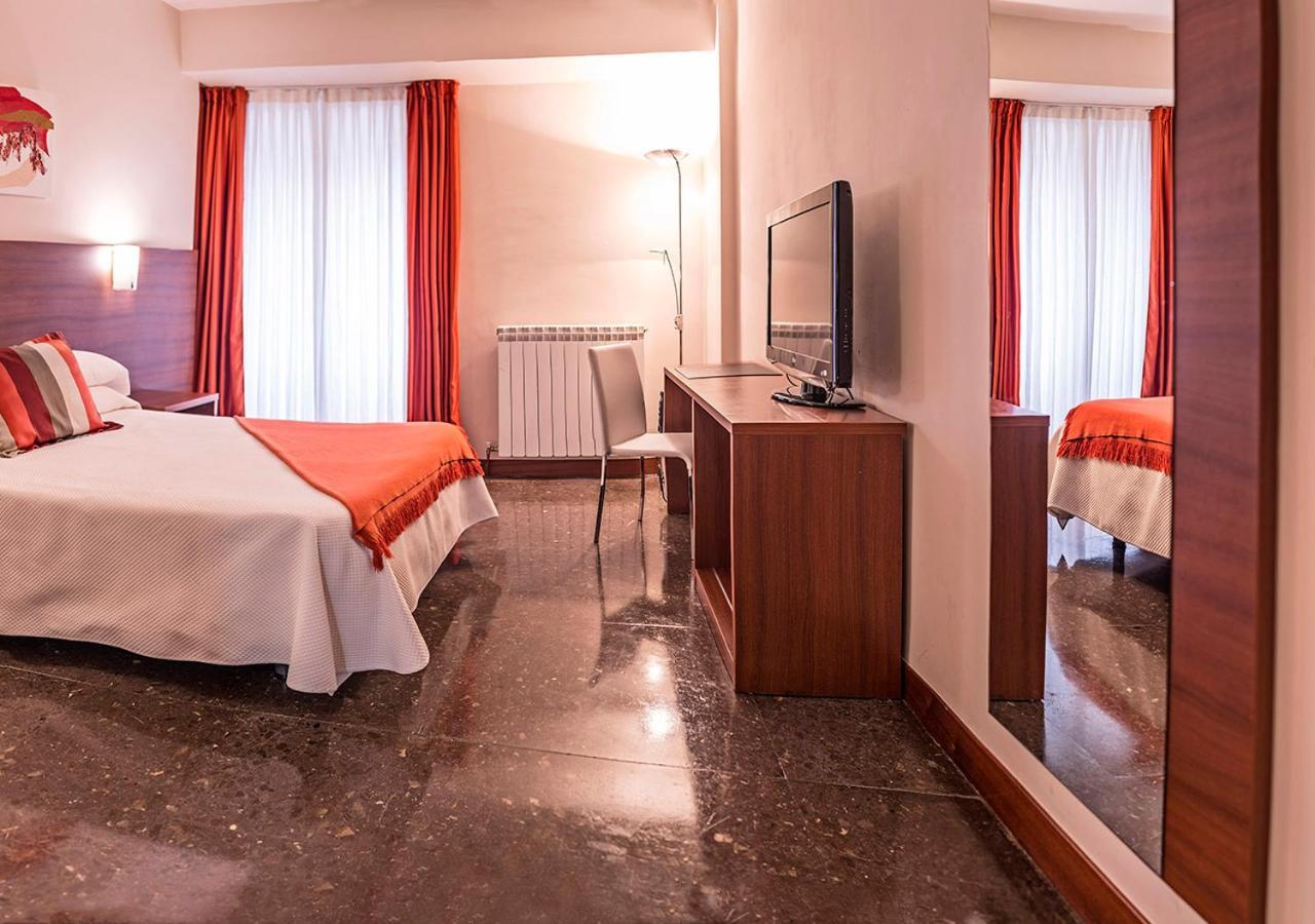 Hotel Txartel Lasarte Oria ภายนอก รูปภาพ